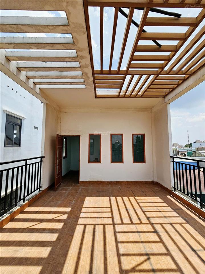 Bán căn nhà khu vực đạo công giáo hố nai đẹp 1 trệt 1 lầu, 3% cho anh em môi giới
