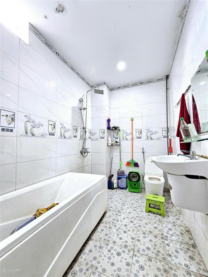 Bán căn nhà khu vực đạo công giáo hố nai đẹp 1 trệt 1 lầu, 3% cho anh em môi giới