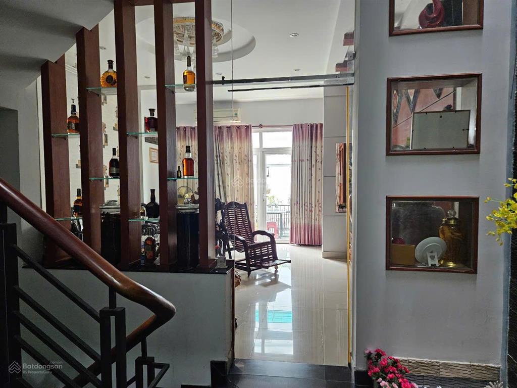 Hàng hiếm giá rẻ! hxh út tịch, p4, tân bình  gần lăng cha cả  3 tầng  4,5x19m  sổ đẹp vuông a4