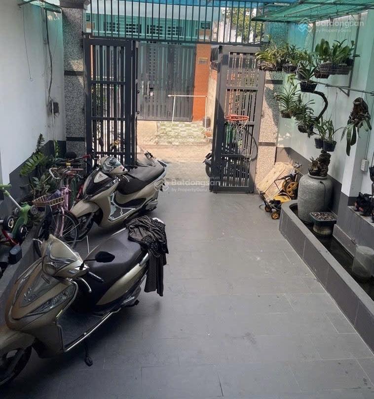 Nhà hẻm ô tô quốc lộ 13  hiệp bình  phạm văn đồng tp thủ đức dt4.5 x 23m.