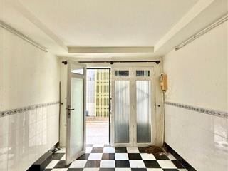 40m2  nhà 4 tầng  trần hưng đạo  q1  nhỉnh 8tỷ