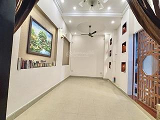 Oách như cảnh sát chỉ có em đây! 4 tầng mới cáu chỉ 8.x tỷ