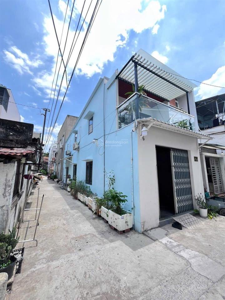 Bán nhà riêng căn góc hai mặt hẻm, ô tô đậu cửa. có cửa hông thông thoáng, mát mẻ, sổ hồng riêng