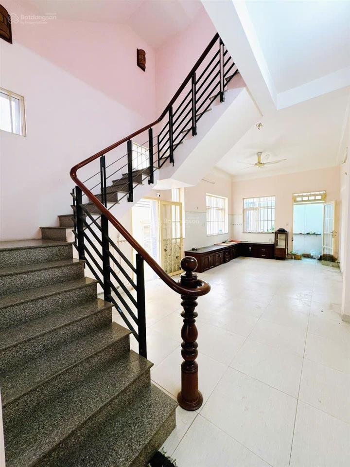 Bán nhà hẻm xe hơi phường bến thành, quận 1, lô góc 3 mặt thoáng, dt 100m2, thang máy