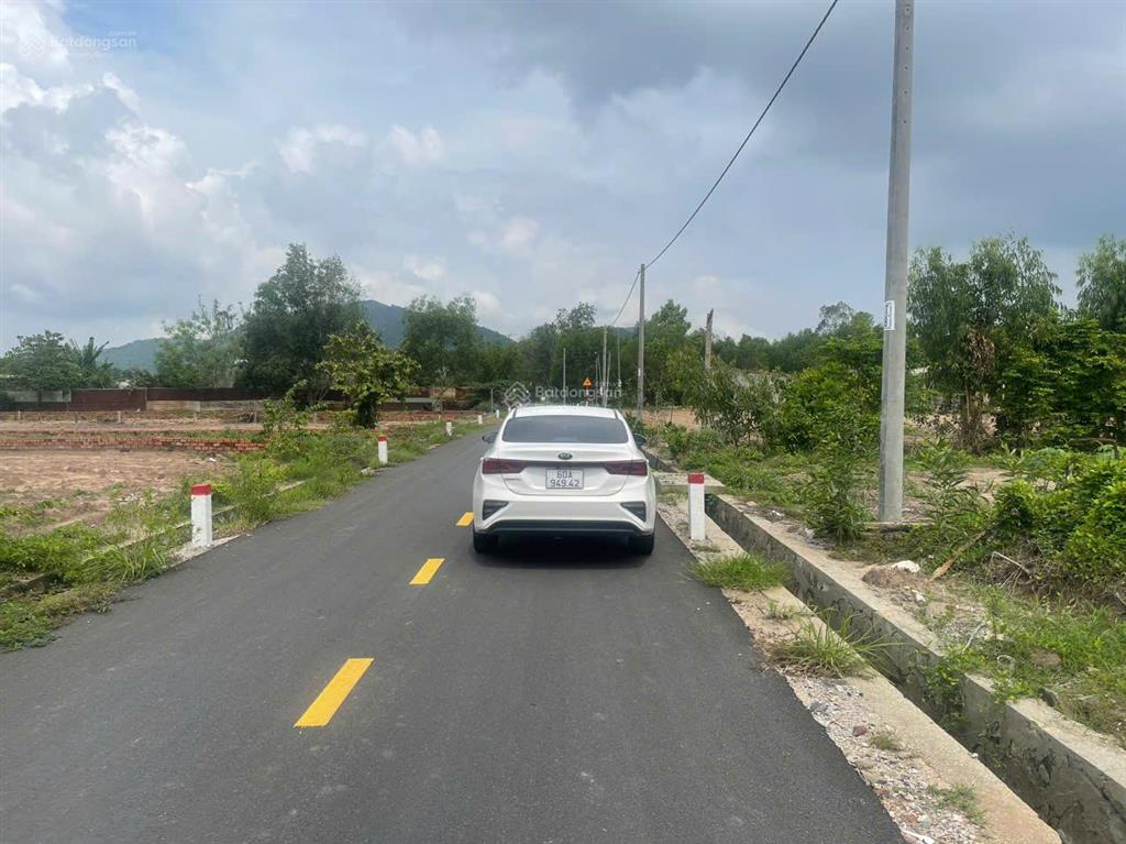 Bán lô đất 2 mặt tiền trước sau, gần hồ châu pha phù hợp làm nhà trọ cho thuê. giá 2,9 triệu/m²