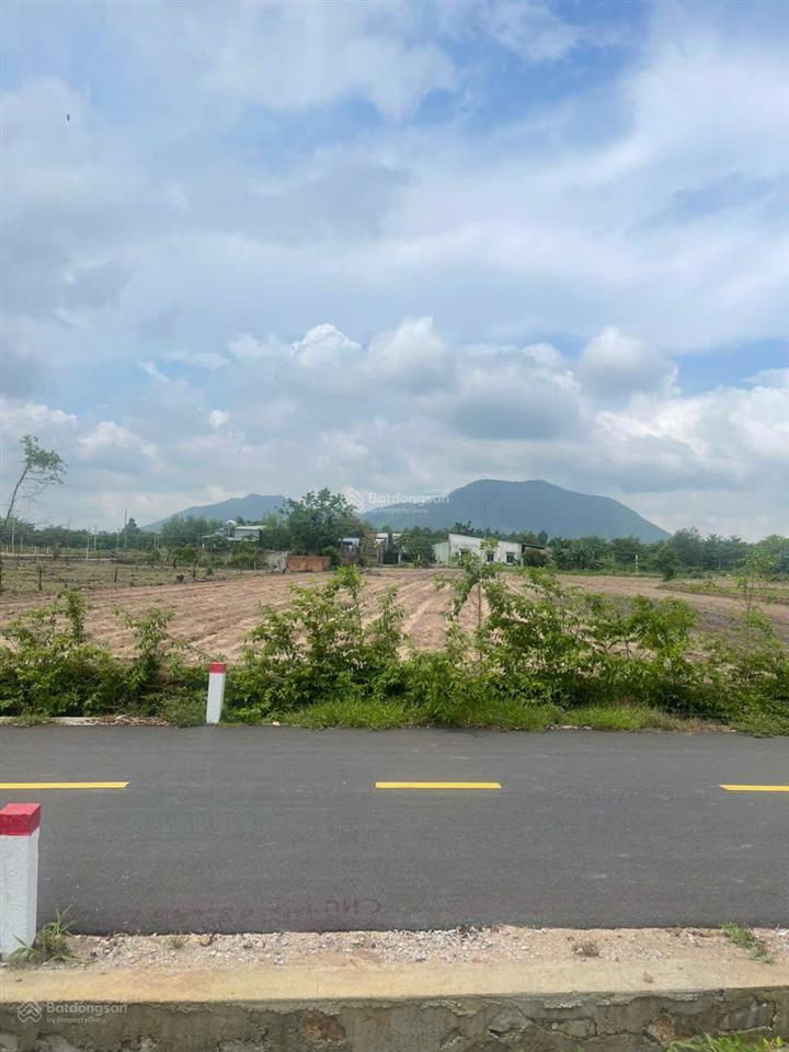 Bán lô đất 2 mặt tiền trước sau, gần hồ châu pha phù hợp làm nhà trọ cho thuê. giá 2,9 triệu/m²