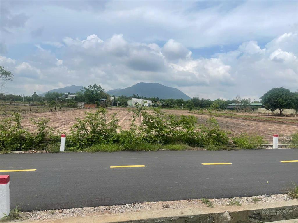 Bán lô đất 2 mặt tiền trước sau, gần hồ châu pha phù hợp làm nhà trọ cho thuê. giá 2,9 triệu/m²