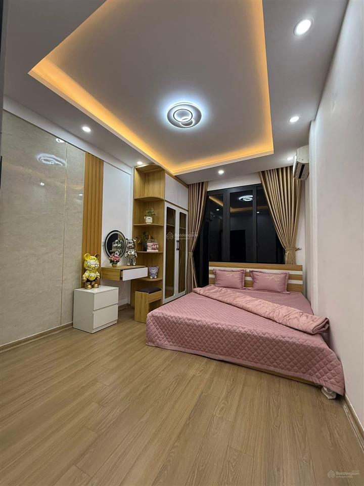 Bán nhà lạc long quân  tây hồ  30m2, 5 tầng  ô tô đỗ 30m  full nội thất  ở ngay