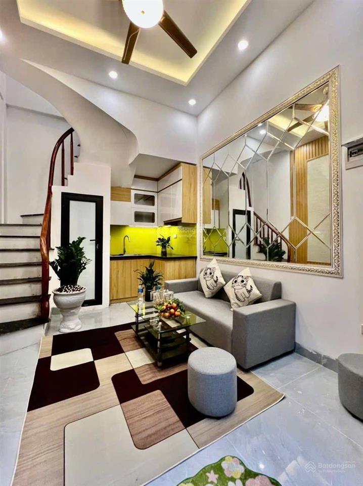 Bán nhà lạc long quân  tây hồ  30m2, 5 tầng  ô tô đỗ 30m  full nội thất  ở ngay