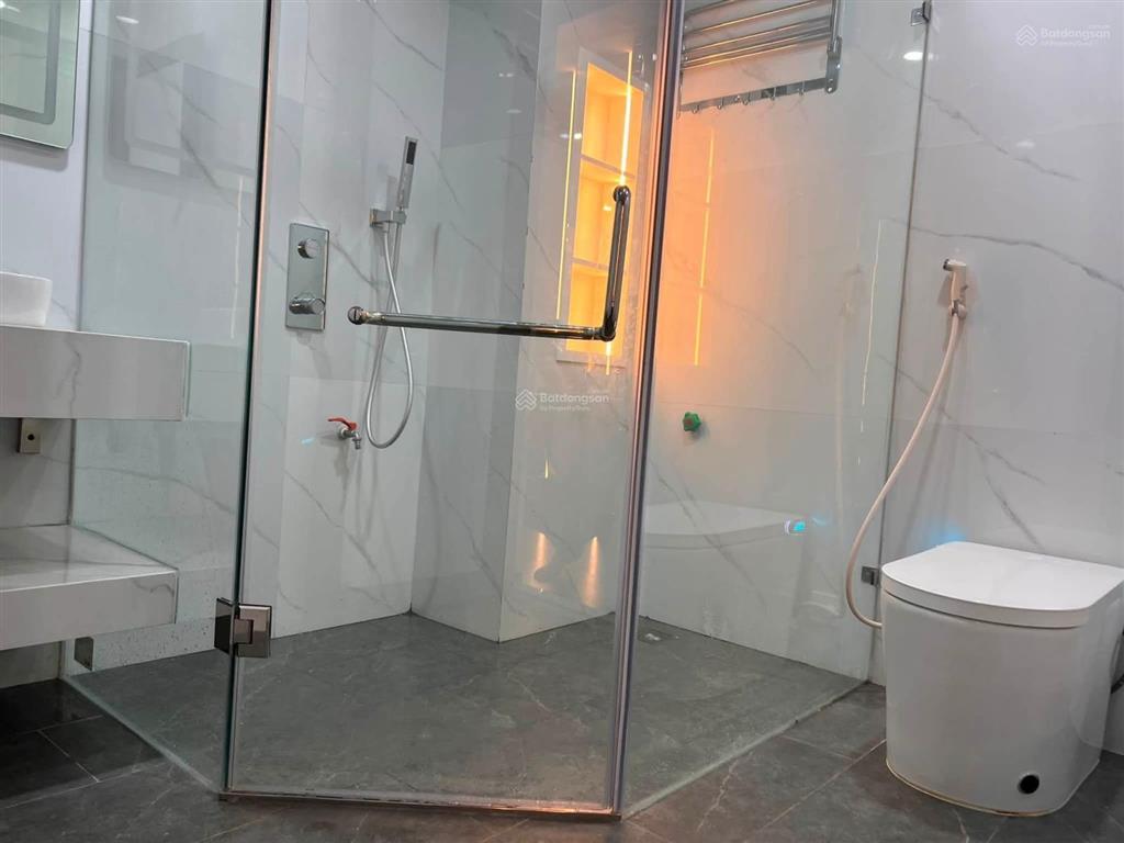 Cực thoáng, phân lô, vỉa hè, ô tô tránh hoàng quốc việt, cầu giấy 65m2, 6 tầng thang máy