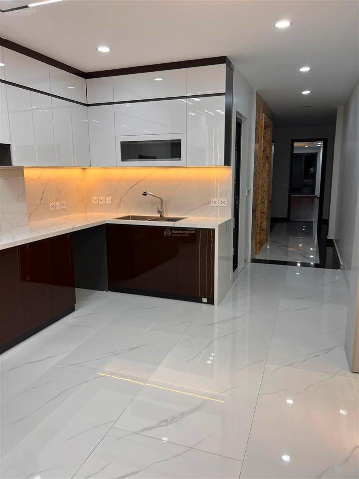 Cực thoáng, phân lô, vỉa hè, ô tô tránh hoàng quốc việt, cầu giấy 65m2, 6 tầng thang máy