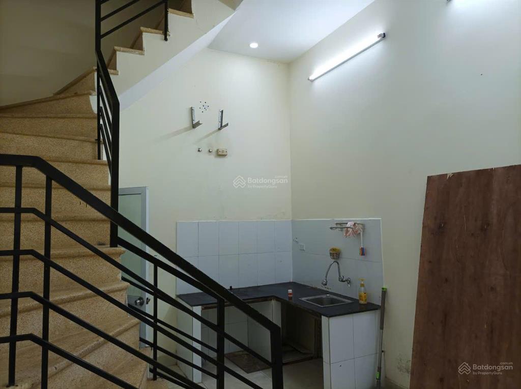 Cần bán nhà cấp 4 măt ngõ 228 tam trinh. nhà ba mặt thoáng, xung quanh nhiều hồ và công viên.
