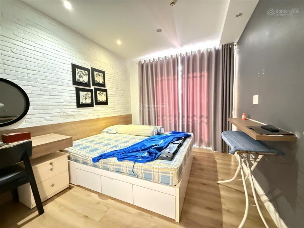 Thuê galaxy 9 1pn 50m2 mới 100% ban công view sông bến vân đồn quận 4 sát q1 q3  0775 924 ***