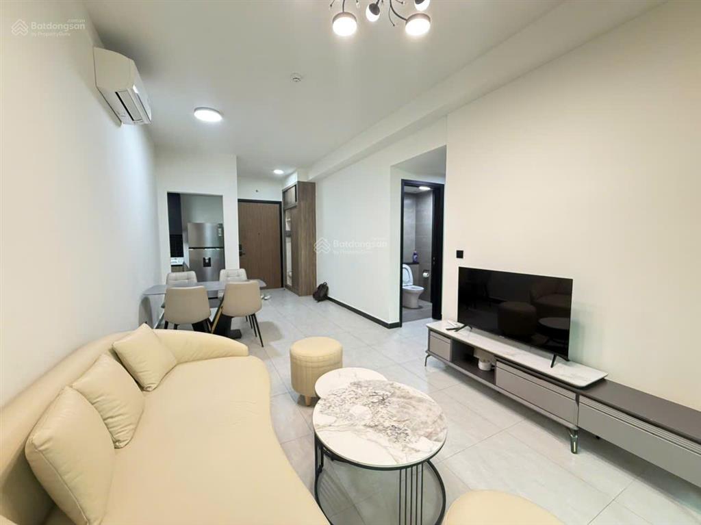 Thuê ngay 2pn2wc 86m2 nt mới 100% ban công view thoáng ngay bến vân đồn q4 sát q1  0775 924 ***
