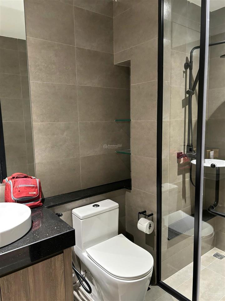 Thuê de la sol studio 38m2 ban công view sông sát bến vân đồn quận 4 tiện qua q1, q3  0775 924 ***