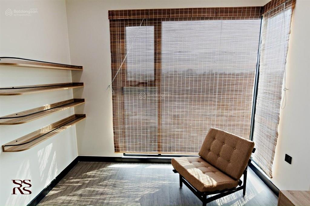 Thuê delasol 1pn 45m2 mới 100% view sông tone gỗ tinh tế bến vân đồn quận 4 sát q1 q3  0775 924 ***