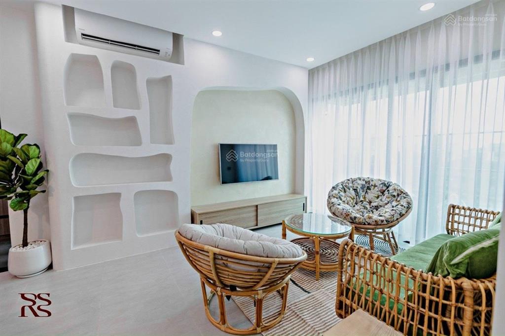 Thuê delasol 1pn 45m2 mới 100% view sông tone gỗ tinh tế bến vân đồn quận 4 sát q1 q3  0775 924 ***