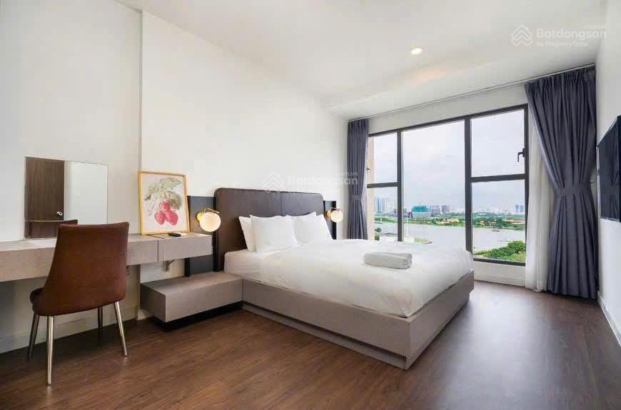 Thuê saigon royal 2pn 88m2 ban công view sông, cầu basol sát bến vân đồn quận 4 sát q1 077594600