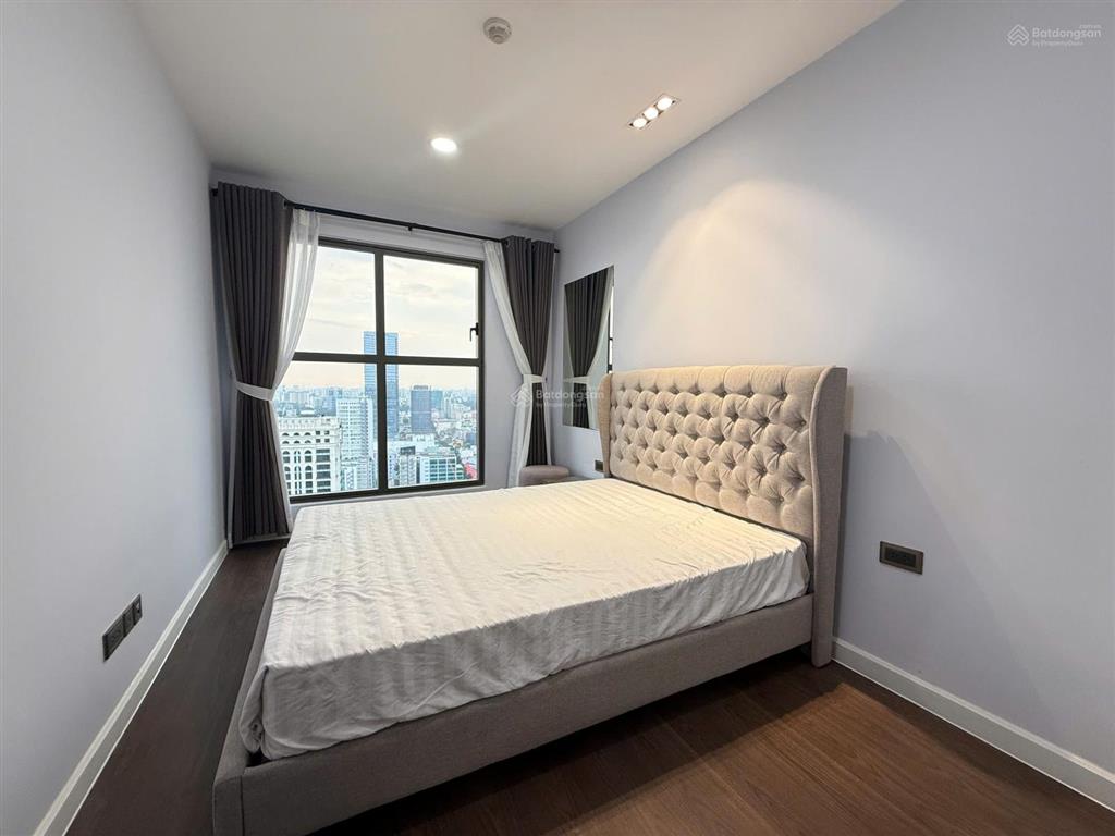 Thuê saigon royal 2pn 88m2 ban công view sông, cầu basol sát bến vân đồn quận 4 sát q1  077594600