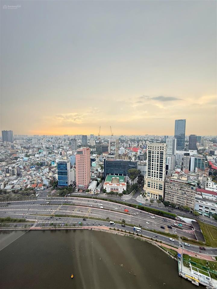 Thuê saigon royal 2pn 88m2 ban công view sông, cầu basol sát bến vân đồn quận 4 sát q1  077594600