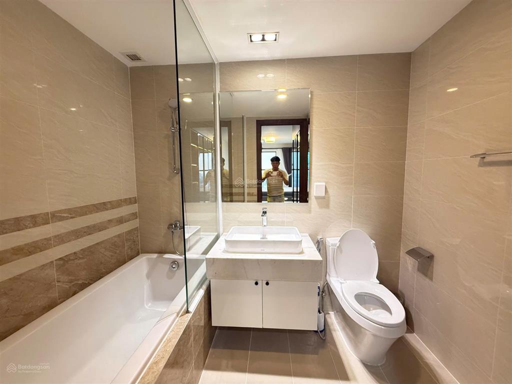 Thuê saigon royal 2pn 88m2 ban công view sông, cầu basol sát bến vân đồn quận 4 sát q1  077594600