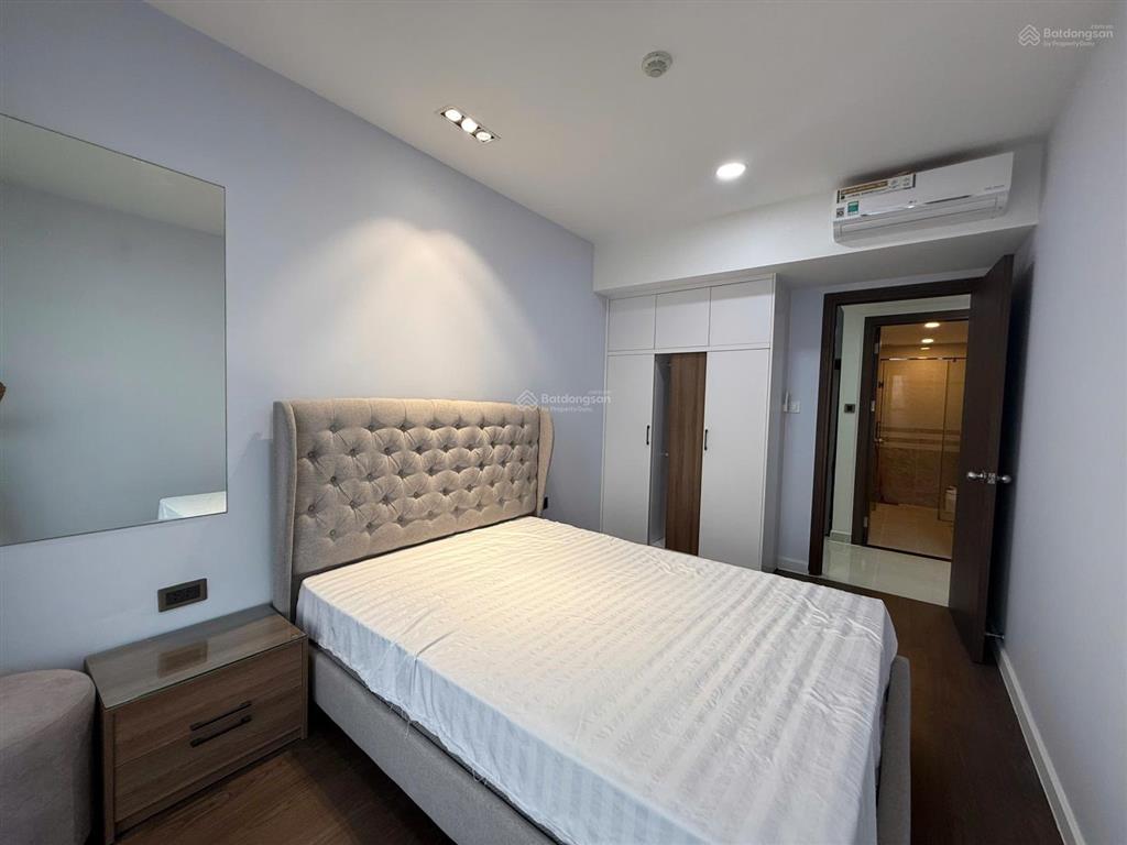 Thuê saigon royal 2pn 88m2 ban công view sông, cầu basol sát bến vân đồn quận 4 sát q1  077594600