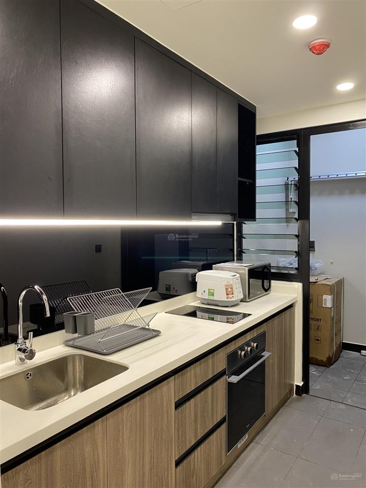 Thuê delasol 68m2 ban công view sông giá chỉ 19tr sát bên vân đồn quận 4 sát q1, q3  0775 924 ***