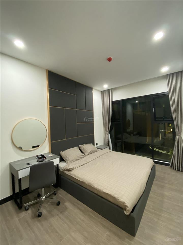 Thuê delasol 68m2 ban công view sông giá chỉ 19tr sát bên vân đồn quận 4 sát q1, q3  0775 924 ***