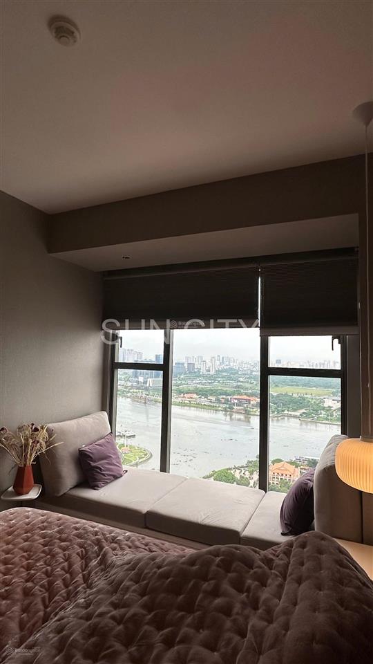 Thuê ngay 3pn2wc 115m2 ban công nội thất gỗ vintage ngay bến vân đồn q4 sát q1 q3  0775 924 ***