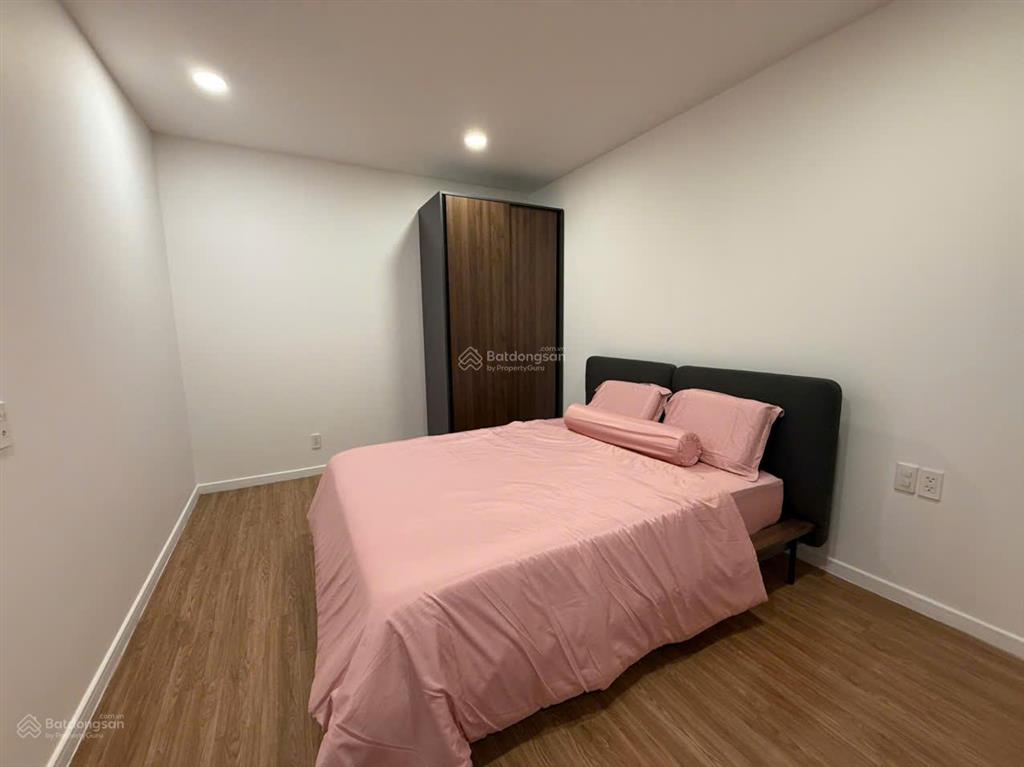 Thuê 2pn 2wc 92m2 view landmark thiết kế tối giản tôn đen tinh tếbến vân đồn quận 4  0775 924 ***