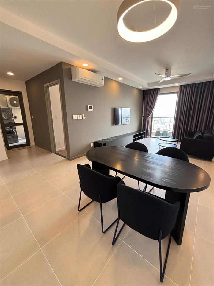 Thuê 2pn 2wc 92m2 view landmark thiết kế tối giản tôn đen tinh tếbến vân đồn quận 4  0775 924 ***
