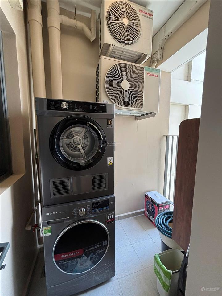 Thuê 2pn 2wc 92m2 view landmark thiết kế tối giản tôn đen tinh tếbến vân đồn quận 4  0775 924 ***