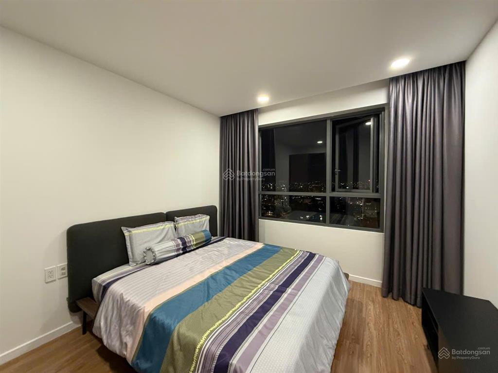 Thuê 2pn 2wc 92m2 view landmark thiết kế tối giản tôn đen tinh tếbến vân đồn quận 4  0775 924 ***