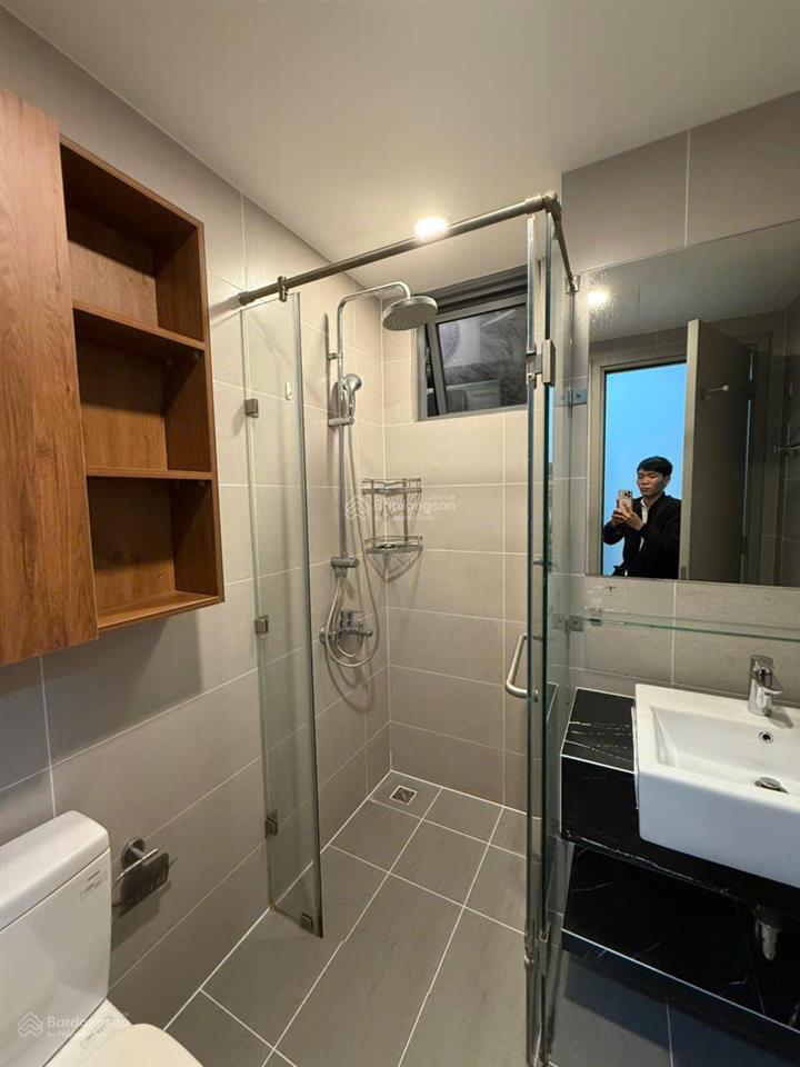 Thuê 2pn 2wc 92m2 view landmark thiết kế tối giản tôn đen tinh tếbến vân đồn quận 4  0775 924 ***