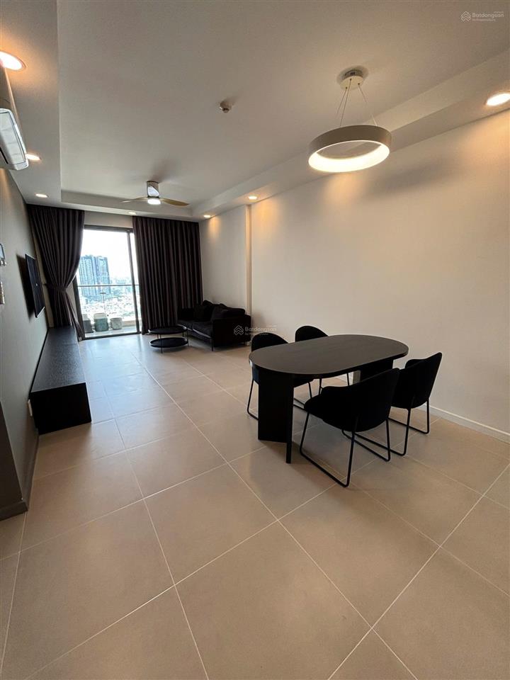 Thuê 2pn 2wc 92m2 view landmark thiết kế tối giản tôn đen tinh tếbến vân đồn quận 4  0775 924 ***