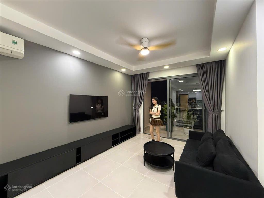 Thuê 2pn 2wc 92m2 view landmark thiết kế tối giản tôn đen tinh tếbến vân đồn quận 4  0775 924 ***