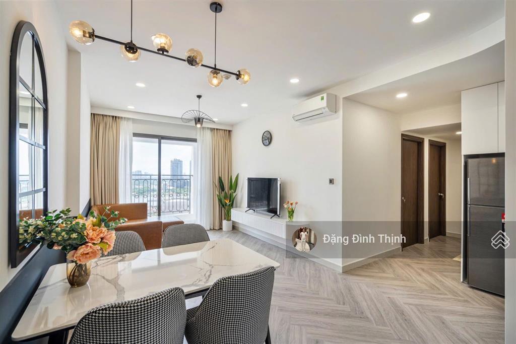 Thuê saigon royal 2pn 88m² ban công view sông, cầu móng sát bến vân đồn quận 4 sát q1  077594600
