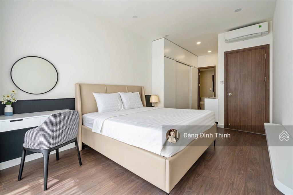 Thuê saigon royal 2pn 88m² ban công view sông, cầu móng sát bến vân đồn quận 4 sát q1  077594600