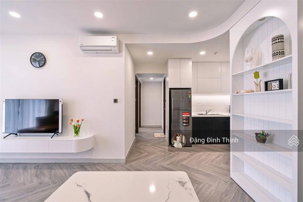 Thuê saigon royal 2pn 88m² ban công view sông, cầu móng sát bến vân đồn quận 4 sát q1  077594600