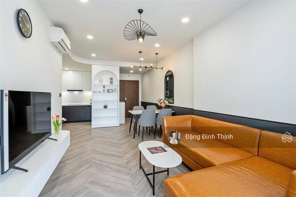 Thuê saigon royal 2pn 88m² ban công view sông, cầu móng sát bến vân đồn quận 4 sát q1  077594600