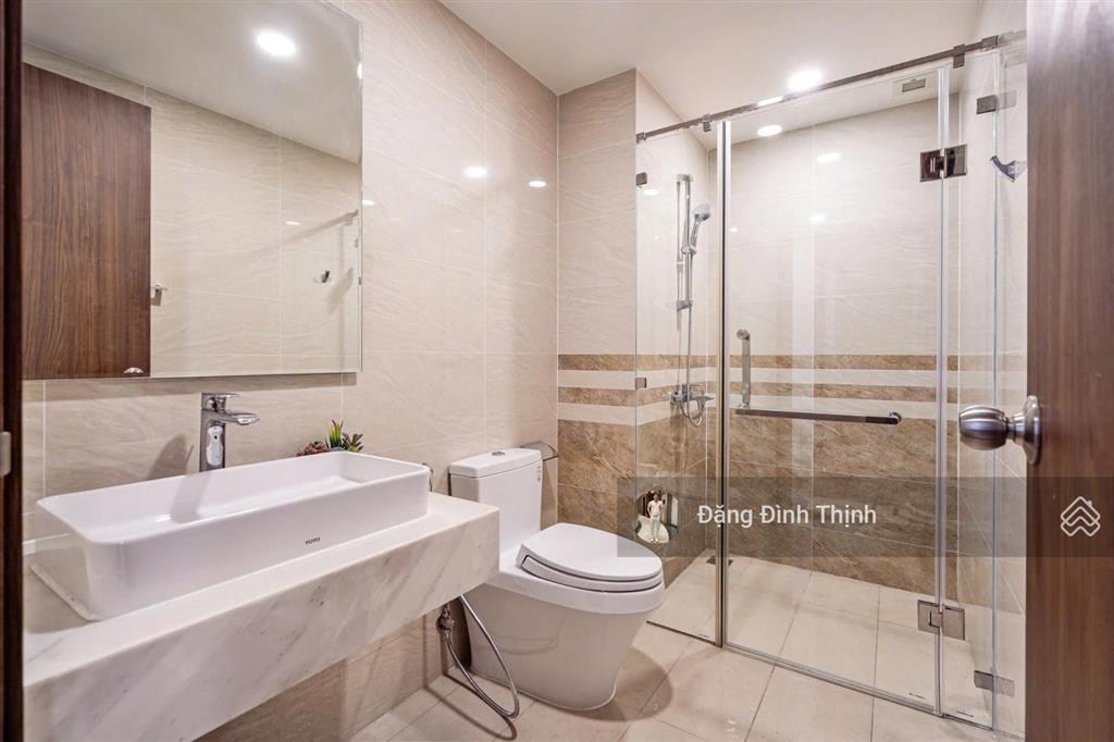 Thuê saigon royal 2pn 88m² ban công view sông, cầu móng sát bến vân đồn quận 4 sát q1  077594600