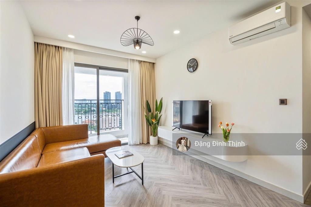 Thuê saigon royal 2pn 88m² ban công view sông, cầu móng sát bến vân đồn quận 4 sát q1  077594600