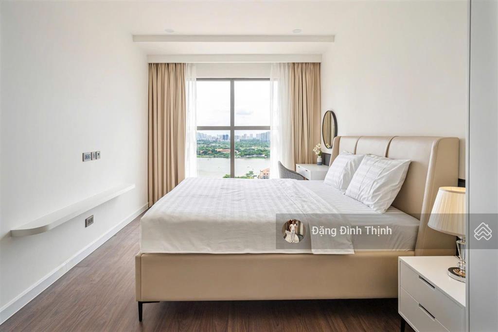 Thuê saigon royal 2pn 88m² ban công view sông, cầu móng sát bến vân đồn quận 4 sát q1  077594600