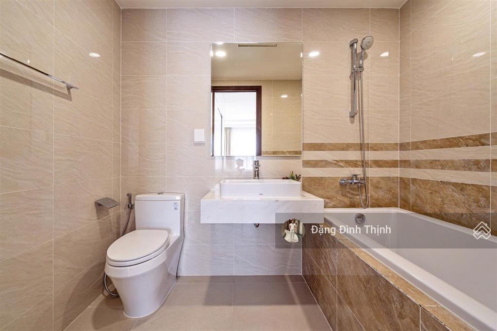 Thuê saigon royal 2pn 88m² ban công view sông, cầu móng sát bến vân đồn quận 4 sát q1  077594600