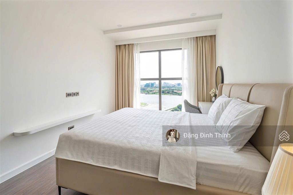 Thuê saigon royal 2pn 88m² ban công view sông, cầu móng sát bến vân đồn quận 4 sát q1  077594600