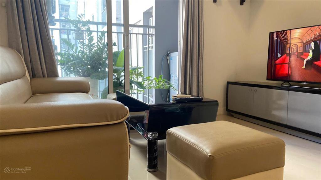 Thuê ngay galaxy 9 2pn 60m2 chỉ 13.5tr ban công view thoáng bến vân đồn quận 4 sát q1  0775 924 ***