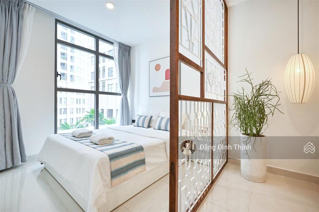 Saigon royal  cho thuê studio 45m2 ban công view pháo hoa thoáng full nội thất giá chỉ 19tr/tháng