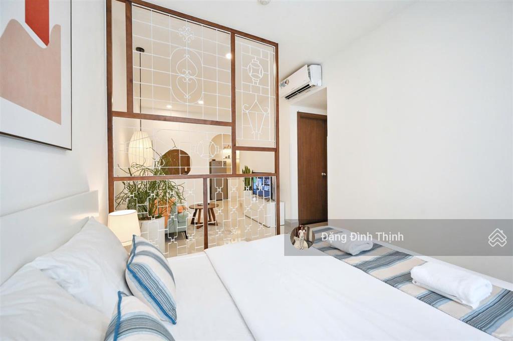 Saigon royal  cho thuê studio 45m2 ban công view pháo hoa thoáng full nội thất giá chỉ 19tr/tháng