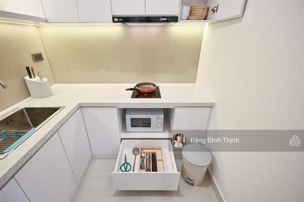 Saigon royal  cho thuê studio 45m2 ban công view pháo hoa thoáng full nội thất giá chỉ 19tr/tháng