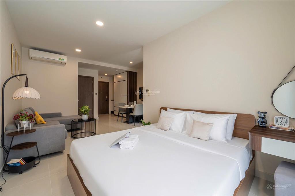 Trống! thuê 1pn saigon royal 43m2 ban công view thoáng ngay bến vân đồn quận 4 sát q1  0775 924 ***